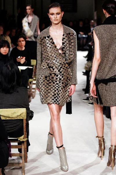 Look 15